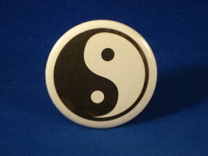 YIN YANG  Lot of 12  BUTTONS  pins  TAO balance badge pinback Zen BUDDHIST sell 