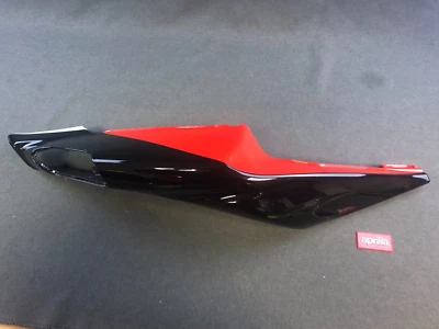 CARENADO TRASERO APRILIA RSV1000 TUONO R/H BK/ROJO AP8184803 NUEVO Foto 1 de 4