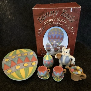 1996 Young's Inc. Bunny Tails Nursery Rhyme Collection Set da tè 89016 - Foto 1 di 24