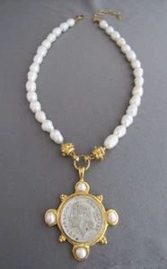 COLLAR COLGANTE MONEDA IMITACIÓN CUENTAS PERLAS BARROCAS TONO ORO SUSAN SHAW DE COLECCIÓN - Imagen 1 de 4