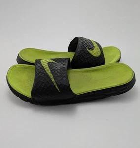 Sandalias para hombre Nike Benassi Solarsoft negras volt amarillas 705474-070 talla 12 - Imagen 1 de 7