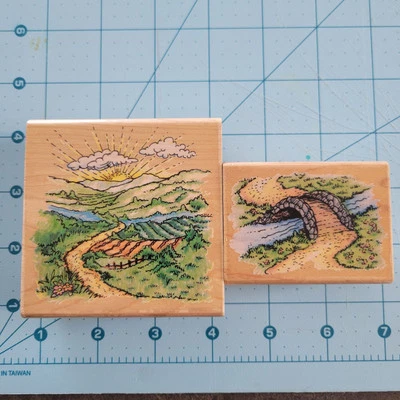 Lote de 2 estampillas de goma de madera estampillas Sunshine Trail puente adoquinado NUEVO  Foto 1 de 4