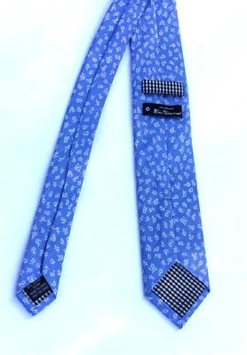 Corbata de seda delgada Ben Sherman azul claro, motivos blancos Foto 1 de 4