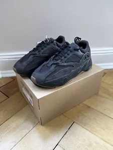 Original Adidas Yeezy Boost 700 Utility Black EU 41 1/3 Neu Schwarz US 8 - Bild 1 von 5