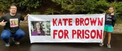 Kate Brown For Prison banner Foto 1 de 2