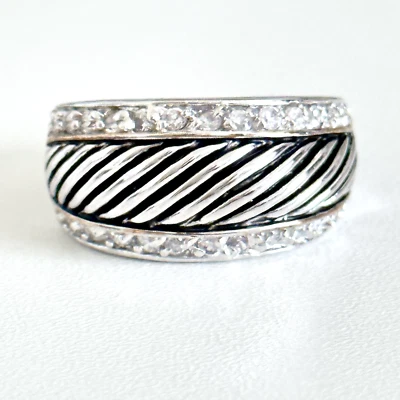 Anillo de banda con diseño de cable abovedado de circonita cúpula transparente Premier Designs tamaño 6,25 Foto 1 de 4