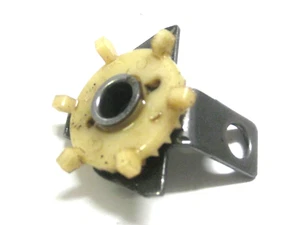 Briggs Stratton 098902-0143-01 Engine Governor Oil Slinger Part 698690 - Picture 1 of 3