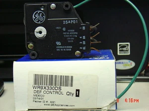 G E REFRIGERATOR DEFROST TIMER WR9X330DS - Picture 1 of 1