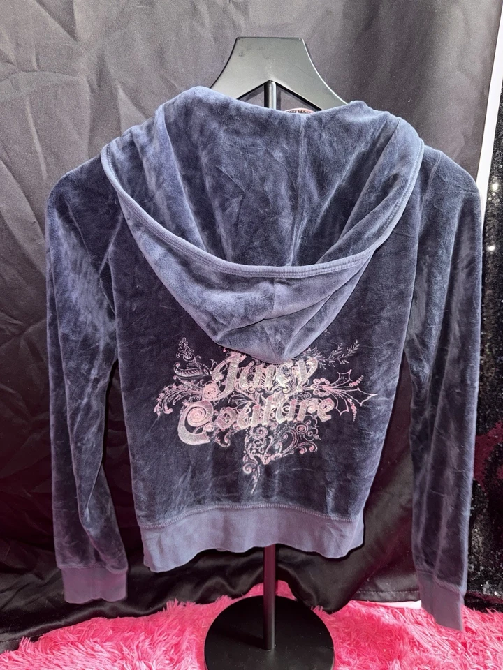 Juicy Couture 拉链复古海军蓝带粉红色图形和水钻丝绒尺寸 S — 第 1/4 张图片