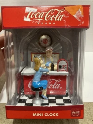 可口可乐品牌迷你时钟 CXST04 收藏品 苏打水喷泉 女孩 全新带盒 复古 — 第 1/4 张图片