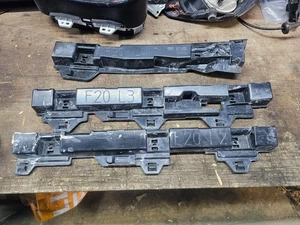 ✅ 2013 BMW F20 SEITENSCHWELLERHALTER X3 LINKS N/S BEIFAHRERSEITE - Bild 1 von 2