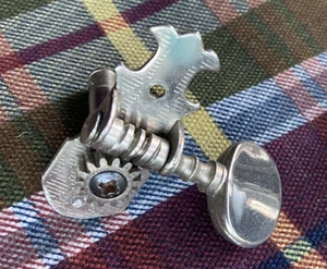 Single Vintage Japan Guitar Tuner, Bass Side ~ Univox, Teisco, Matsumoku - Picture 1 of 3