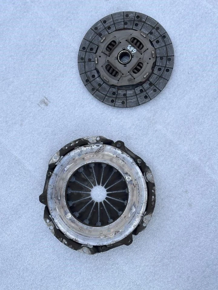 2001 2002 2003 2004 TOYOTA TACOMA CLUTCH PRESSURE PLATE AND DISC 4x4 3.4L 6 CYL - Image 1 of 4
