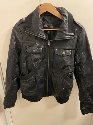 Chaqueta Bernardo para mujer Max M Moto negra cremallera completa imitación cuero bolsillos con cremallera Foto 1 de 4