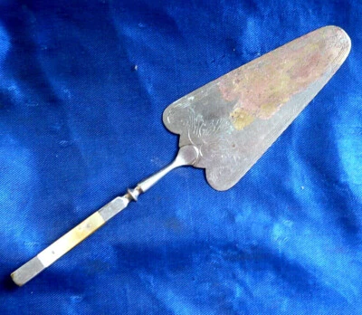  Jugendstil Tortenheber aus Messing - Versilbert ( ? ) Perlmutt-Griff  ++ - Bild 1 von 4