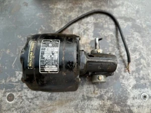 Bodine Gear Motor 1/10 HP 30:1 Reduction Ratio - Picture 1 of 3