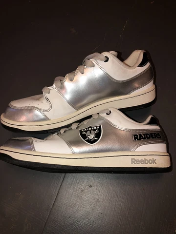 RARE REEBOK SHOES NFL OAKLAND RAIDERS  MENS Size 9 Early 2000’s Silver Wht Blk Cover