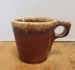 Tazza TAZZA pesante vintage HULL USA MARRONE GOCCIOLAMENTO forno tè caffè altezza 3 1/2" - Foto 1 di 7