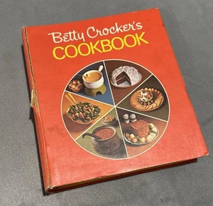 Betty Crocker’s Vintage 1972 Cookbook Red Pie Cover Loose Leaf Binder Recipes - Picture 1 of 12