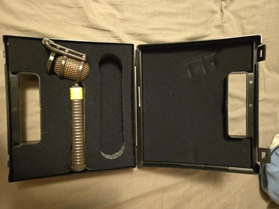 Coles Electroacoustics 4104b Lip Ribbon Noise Canceling Sports Commentator's Mic - Image 1 of 4