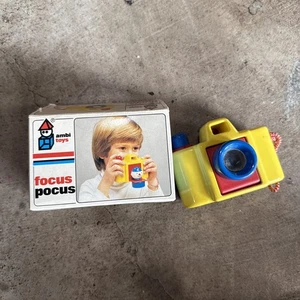Vintage Ambi Toys Focus Pocus Clown Popout Camera Toy Baby Einstein Box - Picture 1 of 10
