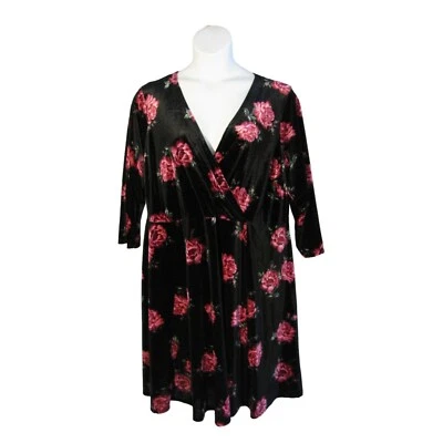 Vestido elástico Torrid 4 4X negro rosa terciopelo envolvente Foto 1 de 3