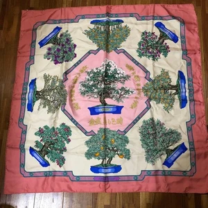 HERMES Scarf Carre 90 Red Green Silk Les Beaux Jours de Bonsai Tags No Box Unuse - Picture 1 of 4