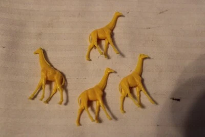 HO Scale Stevens Intl., Set of 4 Giraffes for Zoo or Circus, BNOS #026 - Image 1 of 3