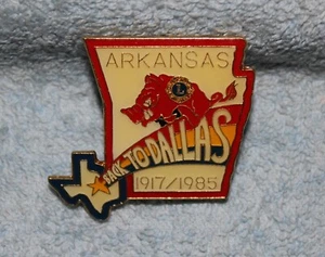 Lions Club Pin - Arkansas Back to Dallas - 1917-1985 Razorback Hog - Picture 1 of 2