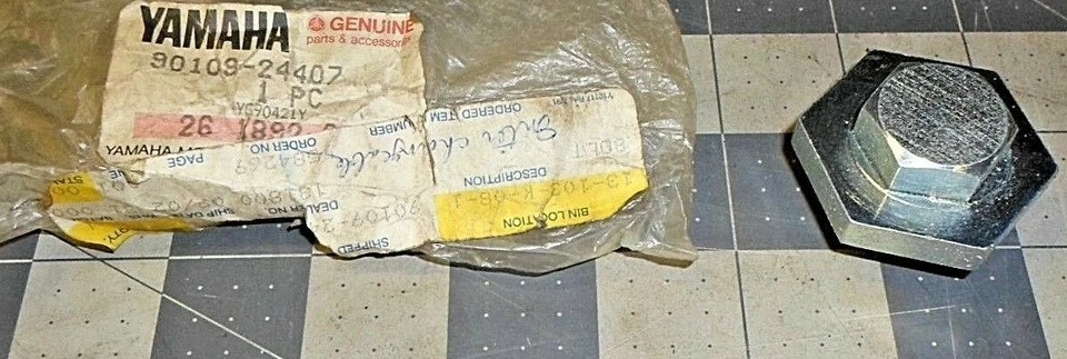 YAMAHA GP338F 90109-24203 PERNO PIÑÓN NOS 1 CANTIDAD VINTAGE OEM ENVÍO GRATUITO Foto 1 de 1