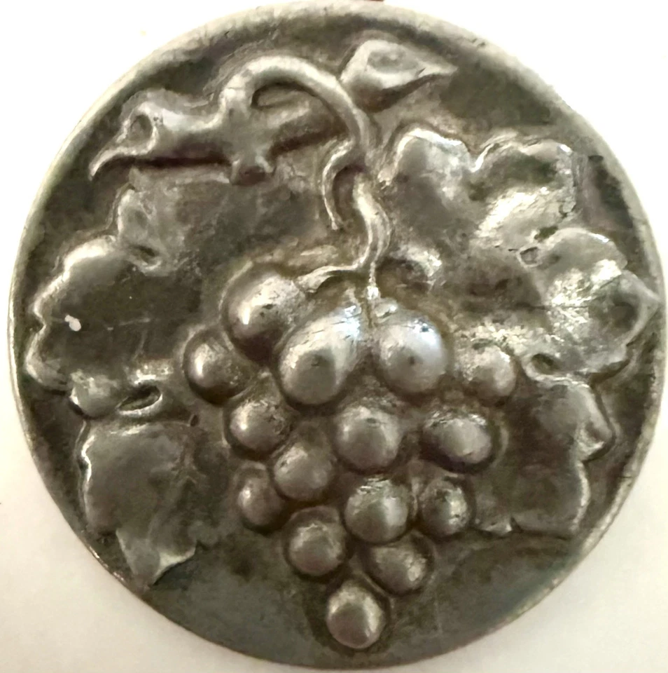 Large Antique Pewter Grape/Grape Vine Metal Picture Button - Image 1 of 2