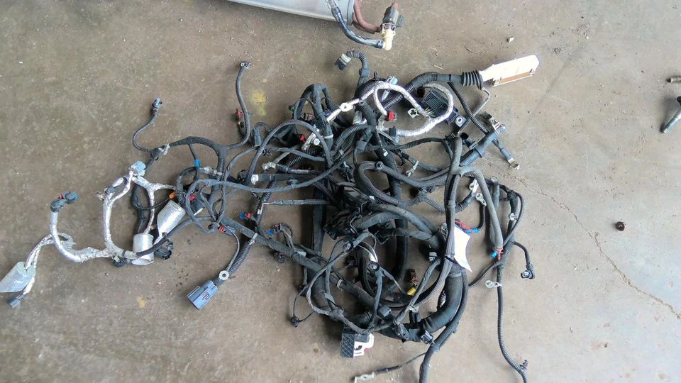 Used Engine Wiring Harness fits: 2018 Gmc Acadia  Grade A - Imagen 1 de 4