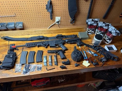 Lot of Used airsoft equipment including Lancer Tactical rifle and co2 handgun - Image 1 of 4
