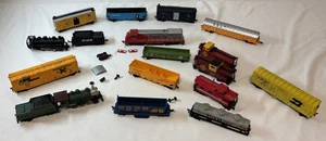 Konvolut 18 alte HO-SPUR ZUGWAGEN UND LOKOMOTIVEN - Bild 1 von 1