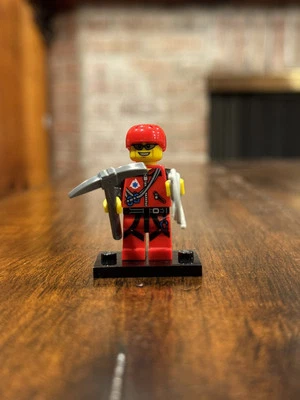 LEGO Series 11 Collectible Minifigures 71002 - Mountain Climber - Image 1 of 2