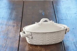 Vintage Levingston Bisque Colonial Farmhouse Oval Ironstone Covered Baking Dish - Picture 1 of 2