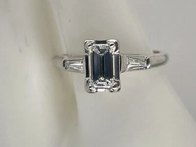 Anillo de diamantes vintage de platino talla esmeralda, 0,70 quilates dobles, tamaño 5 1/2 - 4,1 gramos Foto 1 de 4