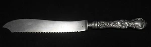 1835 Wallace Floral Bread Knife with Silverplate Blade 10 1/8" - Picture 1 of 3