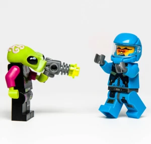 (Lot of 2) LEGO® Space Alien Conquest Defense Soldier & Pilot (ac015 ac002 ADU - Picture 1 of 1