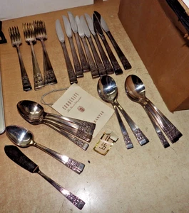 SERVICIO DE PATRÓN DE ADORNACIÓN COMMUNITY SILVERPLATE DE COLECCIÓN PARA OCHO 32 PIEZAS +1 ROGER - Imagen 1 de 9