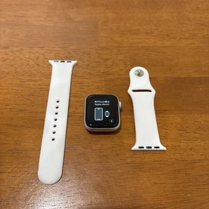 Apple Watch Series 5 40mm Silver Aluminum Case with White Sport Band (GPS/CELL) - Photo 1 sur 8