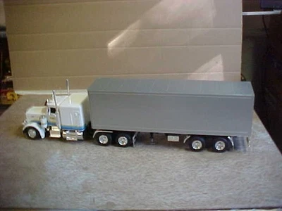 VINTAGE 1993 REVELL 1/24 SCALE  PETERBILT 359 DIE CAST TRUCK & TRAILER - Image 1 of 4