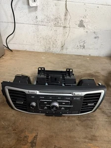 2013-2015 Honda Accord Am Fm Cd Player Radio Receiver V1DHF - Picture 1 of 11