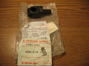 NEW NOS GENUINE KAWASAKI 13061-1301 KICK START LEVER BOSS (K-8693) - Picture 1 of 4