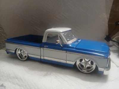 ((Rare Color))1/24 JADA 1972 CHEVROLET CHEYENNE BLUE & White Mint( READ AD ). - Image 1 of 4