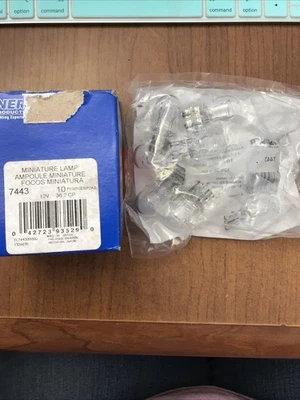 7443 Wagner Lighting Auto Bulbs Stop, Tail, Turn Signal 12 Volt Lot Of 7 - Image 1 of 4