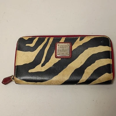 Cartera de cuero Dooney & Bourke 1975 cebra cremallera alrededor vintage 8" de largo  Foto 1 de 4