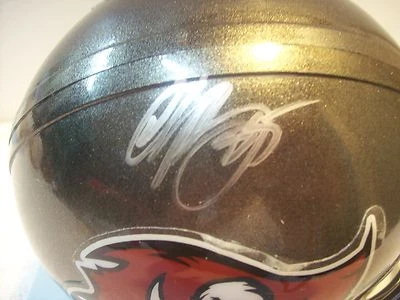 МИНИ-ШЛЕМ С АВТОГРАФОМ DERRICK BROOKS TAMPA BAY BUCCANEERS С СЕРТИФИКАТОМ ПОДЛИННОСТИ  - Изображение 1 из 3