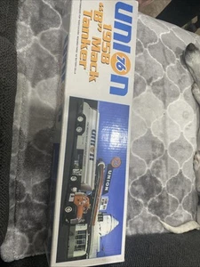 JMT Replica 1958 B Mack UNION 76 tanker 1997 Bank 1 of 7600 MIB & shipper box - Picture 1 of 3