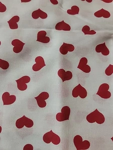 Cuori rossi vintage su tessuto bianco 44x68" + pin-up extra amore San Valentino  - Foto 1 di 6